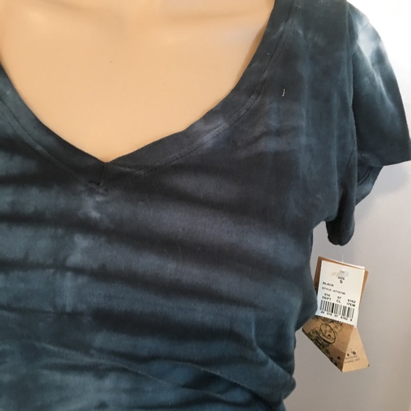 New T tie dyed🙄 - Picture 2 of 8